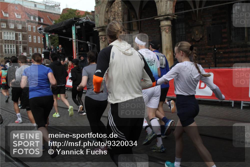 05.10.2025 - 20. swb-Marathon Bremen Yannick Fuchs http://msf.ph/oto/9320034 05.10.2025 11:40:14 Ziel  meine-sportfotos.de