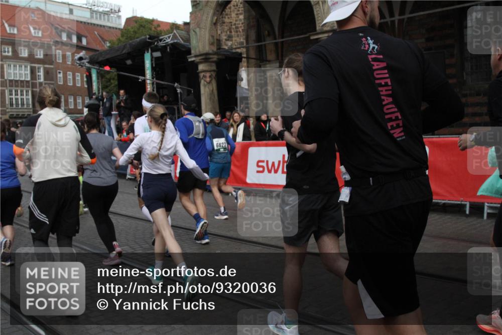05.10.2025 - 20. swb-Marathon Bremen Yannick Fuchs http://msf.ph/oto/9320036 05.10.2025 11:40:15 Ziel  meine-sportfotos.de