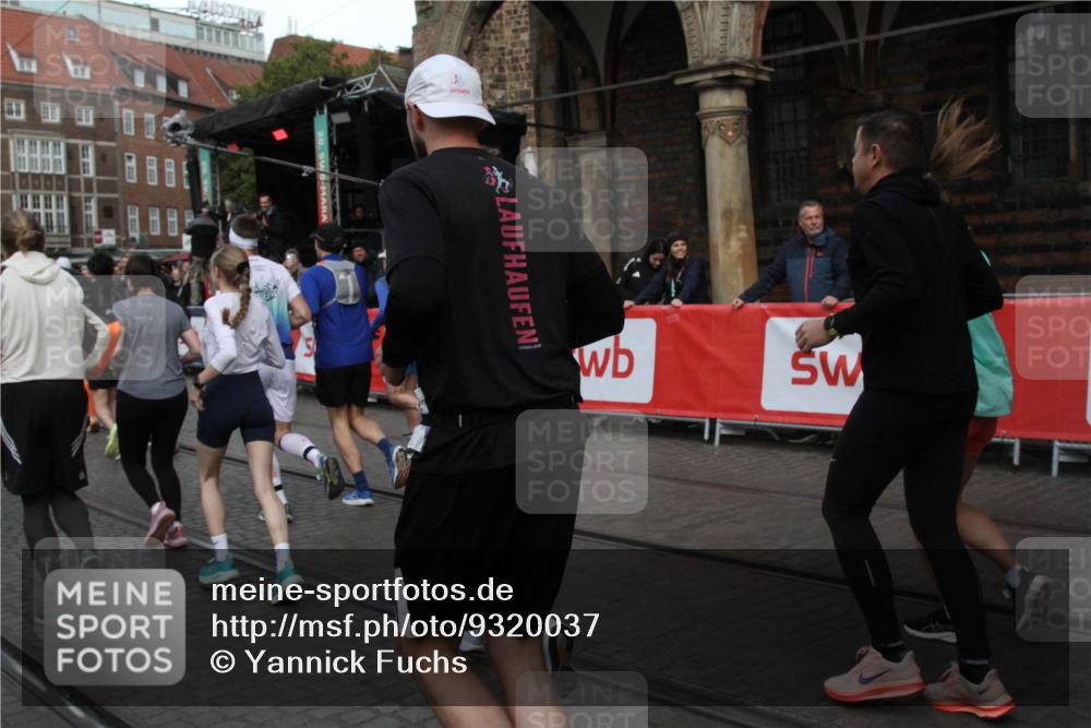 05.10.2025 - 20. swb-Marathon Bremen Yannick Fuchs http://msf.ph/oto/9320037 05.10.2025 11:40:15 Ziel  meine-sportfotos.de