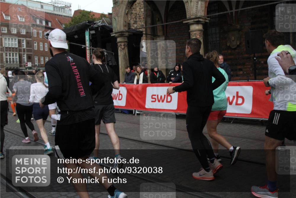 05.10.2025 - 20. swb-Marathon Bremen Yannick Fuchs http://msf.ph/oto/9320038 05.10.2025 11:40:16 Ziel  meine-sportfotos.de
