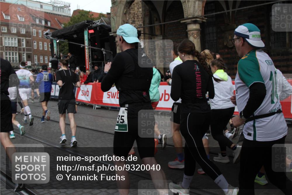 05.10.2025 - 20. swb-Marathon Bremen Yannick Fuchs http://msf.ph/oto/9320040 05.10.2025 11:40:16 Ziel  meine-sportfotos.de