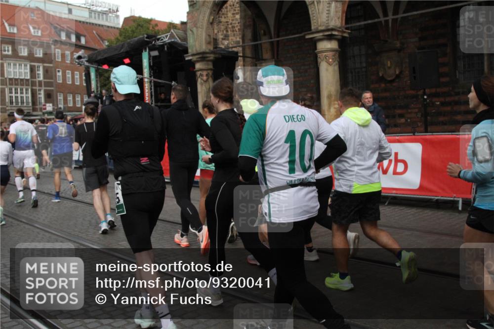 05.10.2025 - 20. swb-Marathon Bremen Yannick Fuchs http://msf.ph/oto/9320041 05.10.2025 11:40:17 Ziel  meine-sportfotos.de