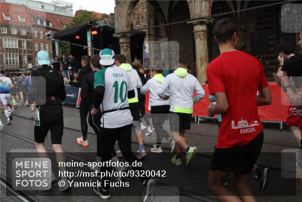 05.10.2025 - 20. swb-Marathon Bremen Yannick Fuchs http://msf.ph/oto/9320042 05.10.2025 11:40:17 Ziel  meine-sportfotos.de