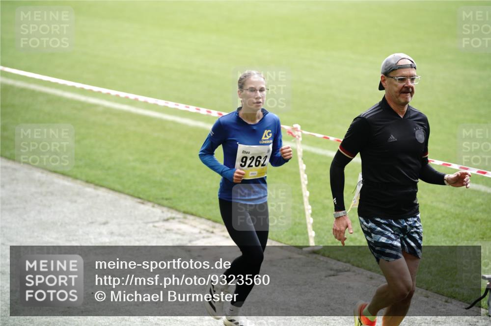 05.10.2025 - 20. swb-Marathon Bremen Michael Burmester http://msf.ph/oto/9323560 05.10.2025 10:23:48 Laufen im Stadion 9213, 9262, 9289, 9403, 9671, 9922, 10070, 10161, 10276, 10565, 10592, 10606, 10658, 10686, 10753, 10952, 11067, 11069, 11086, 11114, 11418, 11474, 11567, 11701, 11710, 9504, 9863, 10052, 10171, 10175, 10352, 10525, 10658, 10847, 10908, 11328, 11335, 11349 meine-sportfotos.de