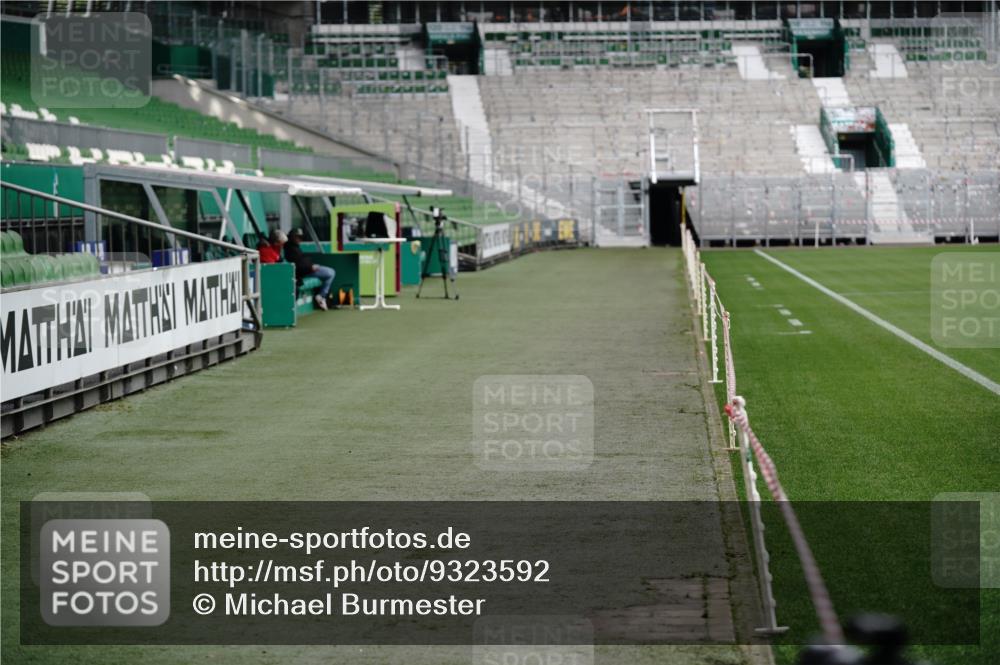 05.10.2025 - 20. swb-Marathon Bremen Michael Burmester http://msf.ph/oto/9323592 05.10.2025 11:38:20 Laufen im Stadion  meine-sportfotos.de