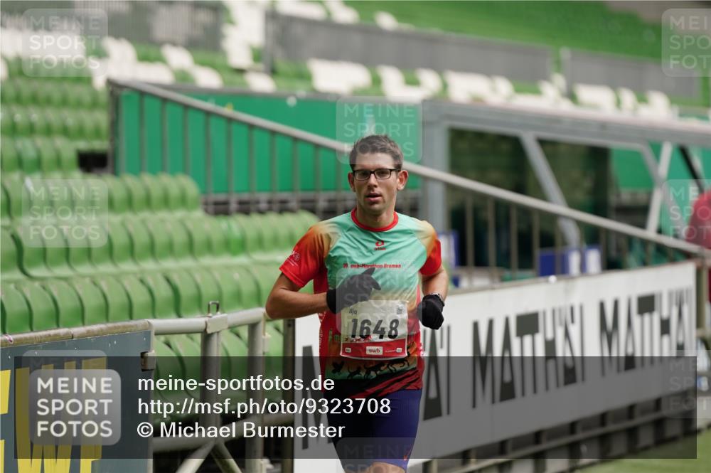 05.10.2025 - 20. swb-Marathon Bremen Michael Burmester http://msf.ph/oto/9323708 05.10.2025 12:08:19 Laufen im Stadion 1357, 1648 meine-sportfotos.de