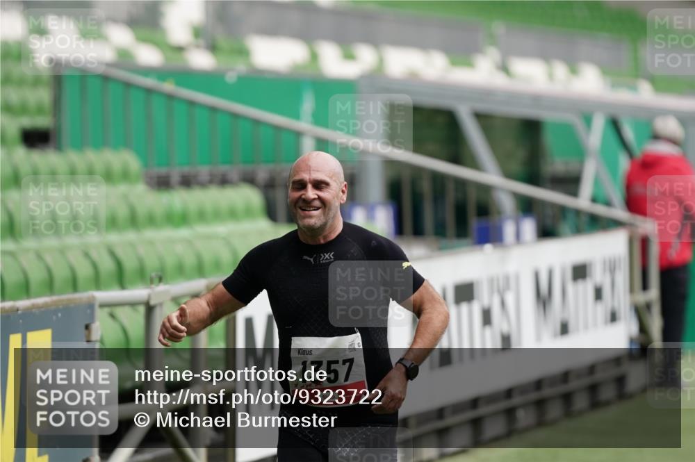 05.10.2025 - 20. swb-Marathon Bremen Michael Burmester http://msf.ph/oto/9323722 05.10.2025 12:08:30 Laufen im Stadion 1357, 1648 meine-sportfotos.de