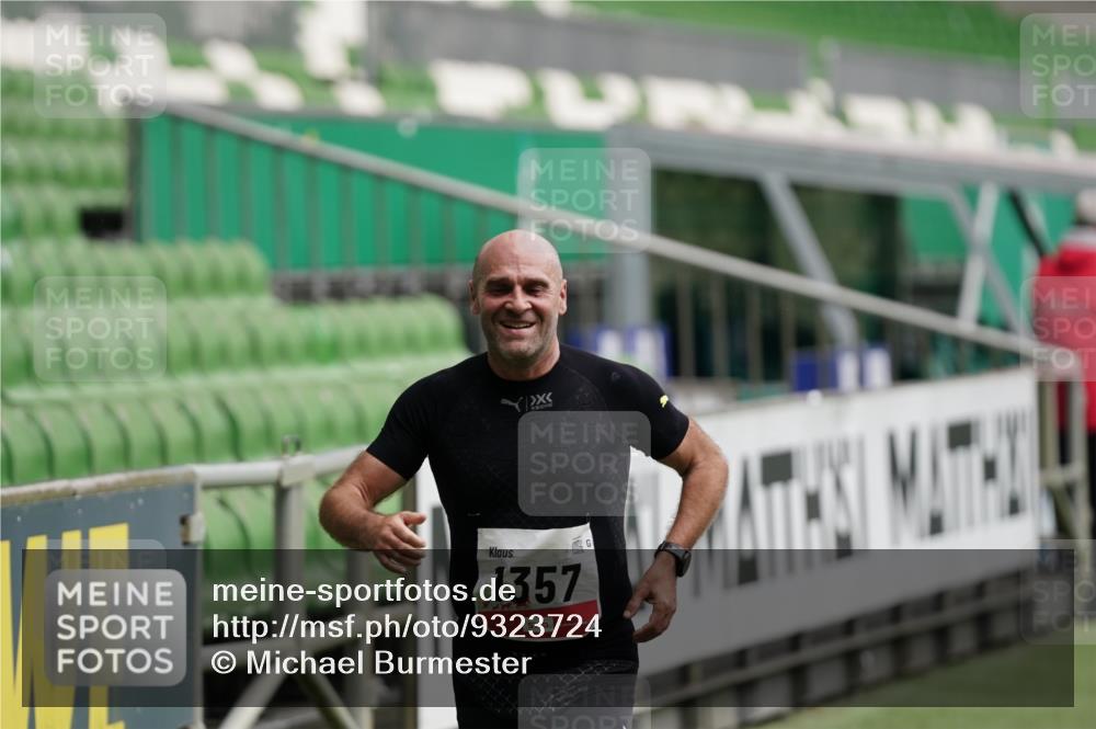 05.10.2025 - 20. swb-Marathon Bremen Michael Burmester http://msf.ph/oto/9323724 05.10.2025 12:08:30 Laufen im Stadion 1357, 1648 meine-sportfotos.de