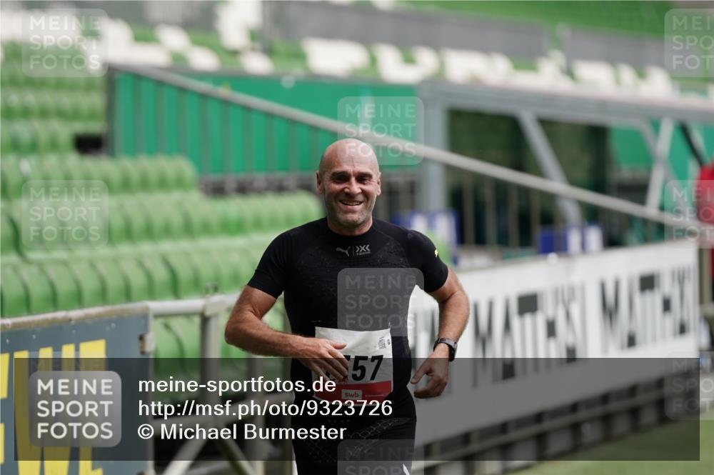 05.10.2025 - 20. swb-Marathon Bremen Michael Burmester http://msf.ph/oto/9323726 05.10.2025 12:08:30 Laufen im Stadion 1357, 1648 meine-sportfotos.de