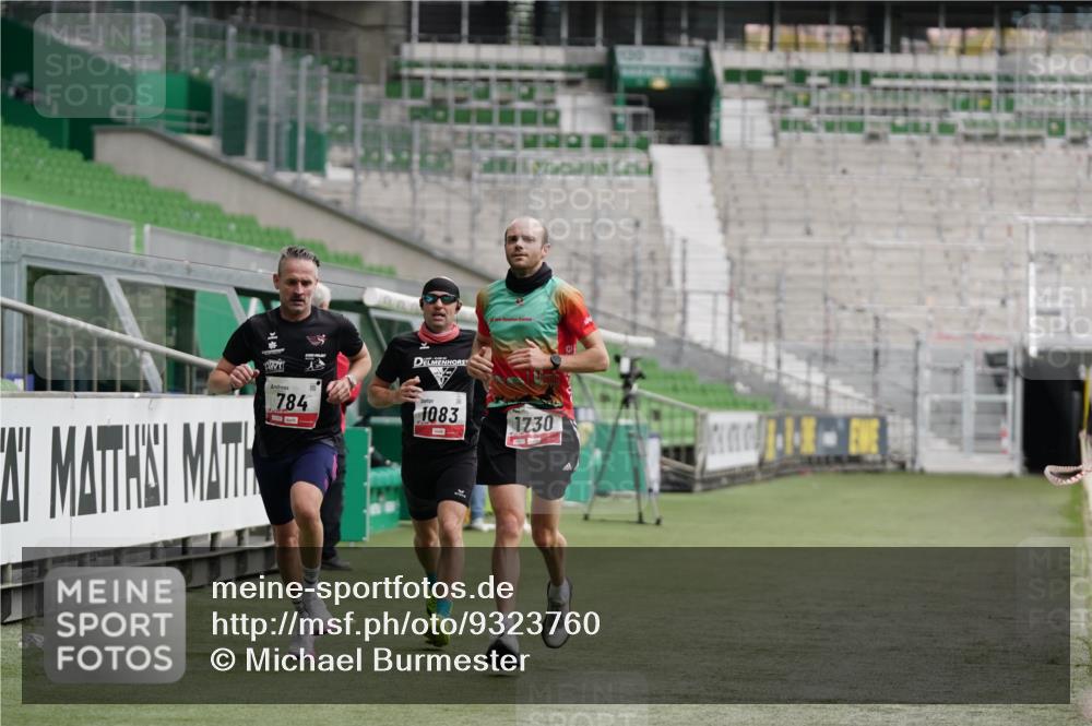 05.10.2025 - 20. swb-Marathon Bremen Michael Burmester http://msf.ph/oto/9323760 05.10.2025 12:09:28 Laufen im Stadion 535, 784, 1083, 1493, 1730, 1861, 1357, 1648 meine-sportfotos.de