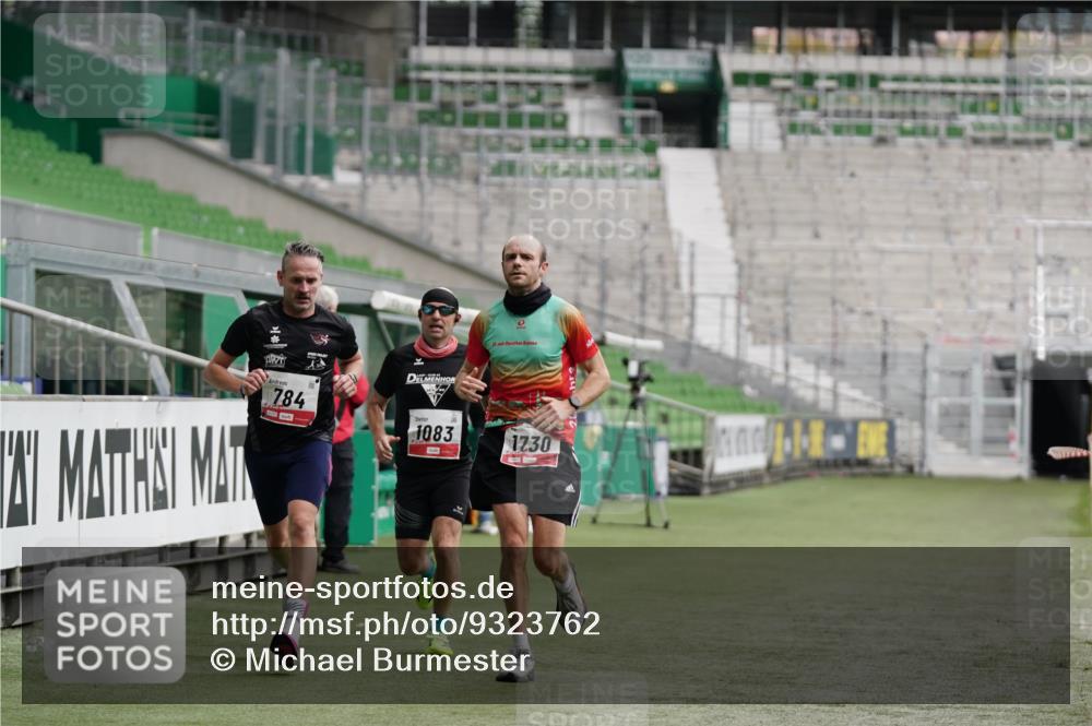05.10.2025 - 20. swb-Marathon Bremen Michael Burmester http://msf.ph/oto/9323762 05.10.2025 12:09:28 Laufen im Stadion 535, 784, 1083, 1493, 1730, 1861, 1357, 1648 meine-sportfotos.de