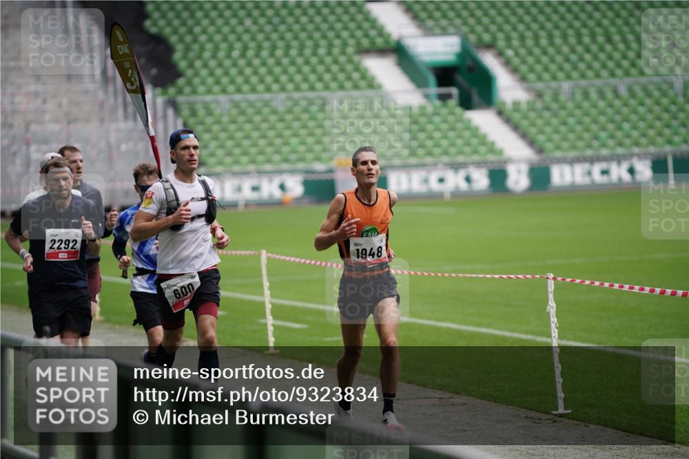 05.10.2025 - 20. swb-Marathon Bremen Michael Burmester http://msf.ph/oto/9323834 05.10.2025 12:12:54 Laufen im Stadion 529, 542, 600, 717, 1113, 1437, 1509, 1948, 2053, 2159, 2292 meine-sportfotos.de