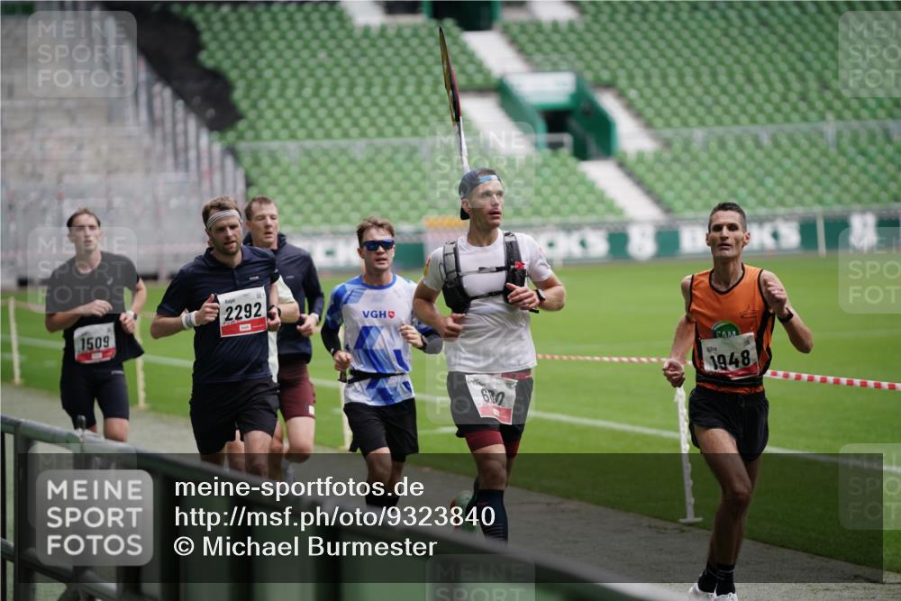 05.10.2025 - 20. swb-Marathon Bremen Michael Burmester http://msf.ph/oto/9323840 05.10.2025 12:12:55 Laufen im Stadion 529, 542, 600, 717, 1113, 1437, 1509, 1948, 2053, 2159, 2292 meine-sportfotos.de