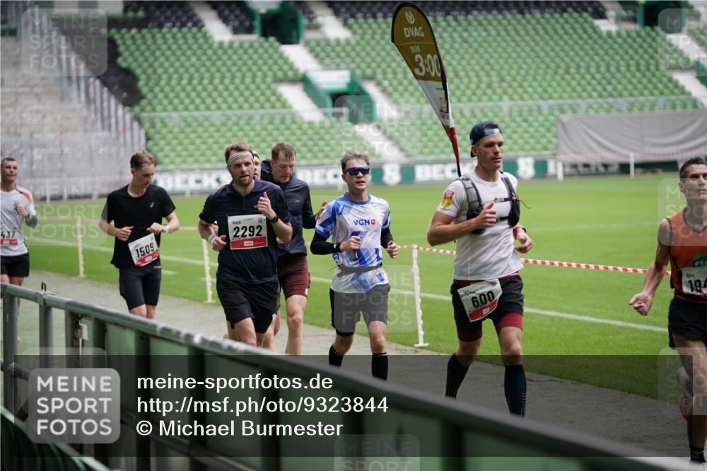05.10.2025 - 20. swb-Marathon Bremen Michael Burmester http://msf.ph/oto/9323844 05.10.2025 12:12:56 Laufen im Stadion 529, 542, 600, 717, 1113, 1437, 1509, 1948, 2053, 2159, 2292 meine-sportfotos.de