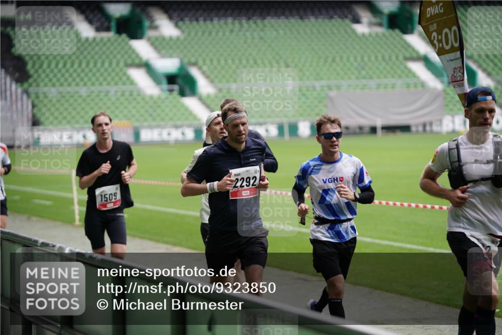 05.10.2025 - 20. swb-Marathon Bremen Michael Burmester http://msf.ph/oto/9323850 05.10.2025 12:12:57 Laufen im Stadion 529, 542, 600, 717, 1113, 1437, 1509, 1771, 1948, 2053, 2116, 2159, 2292 meine-sportfotos.de