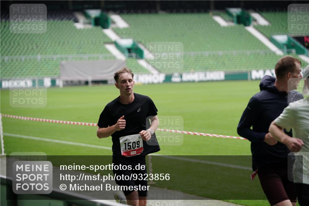 05.10.2025 - 20. swb-Marathon Bremen Michael Burmester http://msf.ph/oto/9323856 05.10.2025 12:12:59 Laufen im Stadion 529, 542, 600, 717, 1113, 1437, 1509, 1771, 1948, 2053, 2116, 2159, 2292 meine-sportfotos.de
