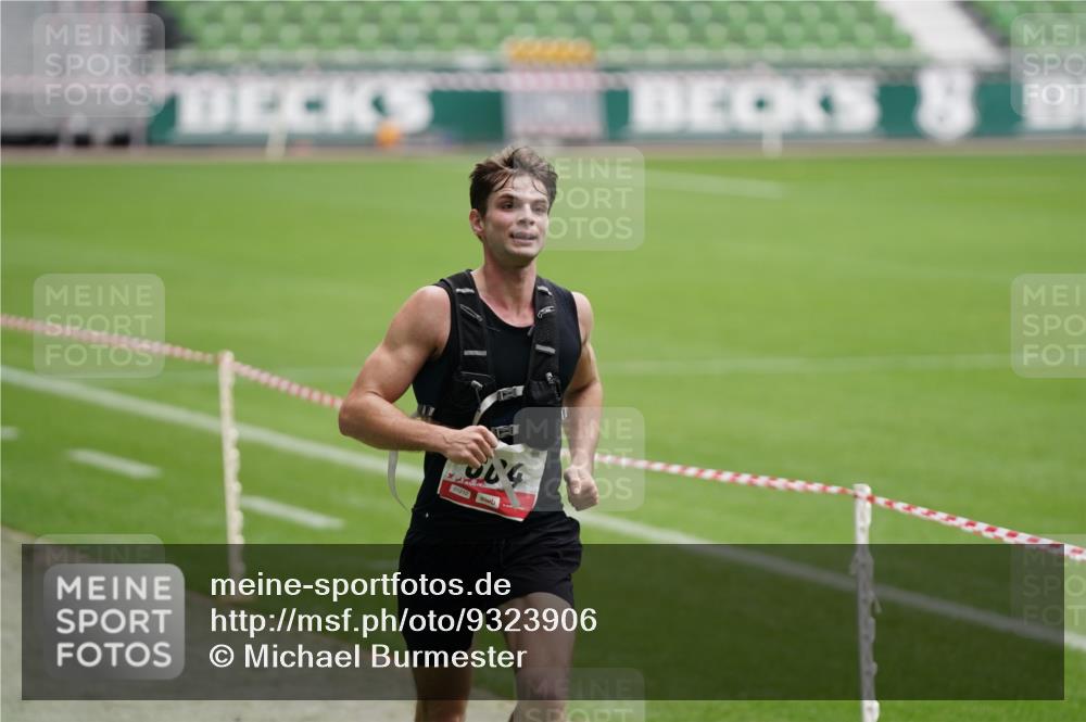 05.10.2025 - 20. swb-Marathon Bremen Michael Burmester http://msf.ph/oto/9323906 05.10.2025 12:14:28 Laufen im Stadion 157, 604 meine-sportfotos.de