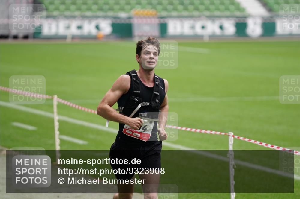 05.10.2025 - 20. swb-Marathon Bremen Michael Burmester http://msf.ph/oto/9323908 05.10.2025 12:14:28 Laufen im Stadion 157, 604 meine-sportfotos.de