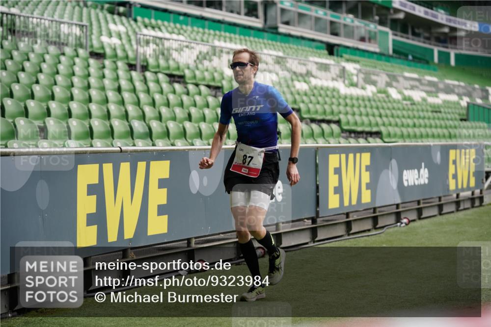05.10.2025 - 20. swb-Marathon Bremen Michael Burmester http://msf.ph/oto/9323984 05.10.2025 12:19:05 Laufen im Stadion 87, 302, 308 meine-sportfotos.de