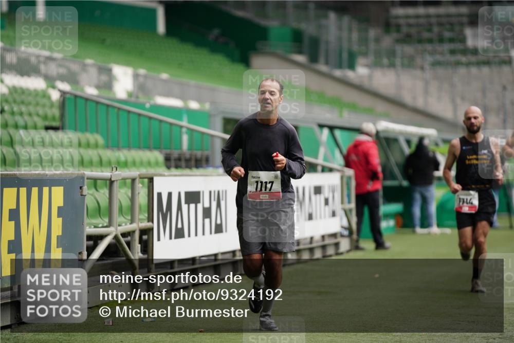 05.10.2025 - 20. swb-Marathon Bremen Michael Burmester http://msf.ph/oto/9324192 05.10.2025 12:23:30 Laufen im Stadion 4, 44, 291, 351, 681, 1117, 1143, 1363, 1587, 1714, 16, 456, 1351, 2138 meine-sportfotos.de