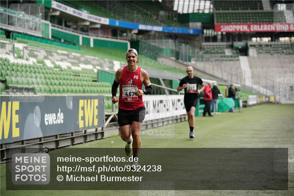05.10.2025 - 20. swb-Marathon Bremen Michael Burmester http://msf.ph/oto/9324238 05.10.2025 12:24:07 Laufen im Stadion 291, 467, 583, 681, 691, 1117, 1459, 1587, 1714, 44, 1363 meine-sportfotos.de