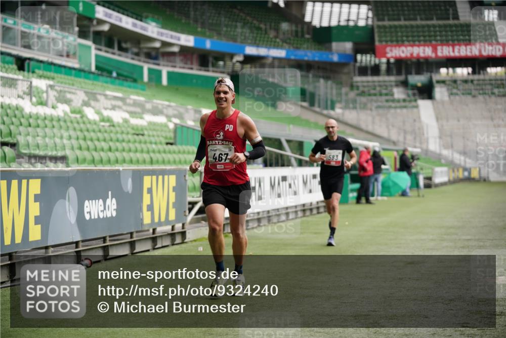 05.10.2025 - 20. swb-Marathon Bremen Michael Burmester http://msf.ph/oto/9324240 05.10.2025 12:24:07 Laufen im Stadion 291, 467, 583, 681, 691, 1117, 1459, 1587, 1714, 44, 1363 meine-sportfotos.de