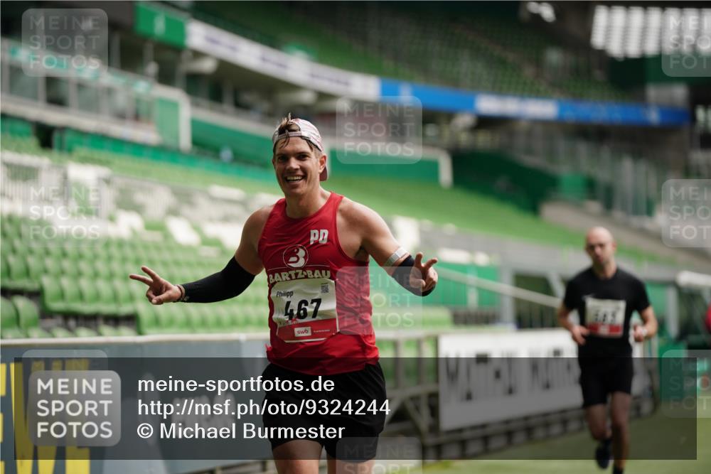 05.10.2025 - 20. swb-Marathon Bremen Michael Burmester http://msf.ph/oto/9324244 05.10.2025 12:24:08 Laufen im Stadion 291, 467, 583, 681, 691, 1117, 1459, 1587, 1714, 44, 1363 meine-sportfotos.de
