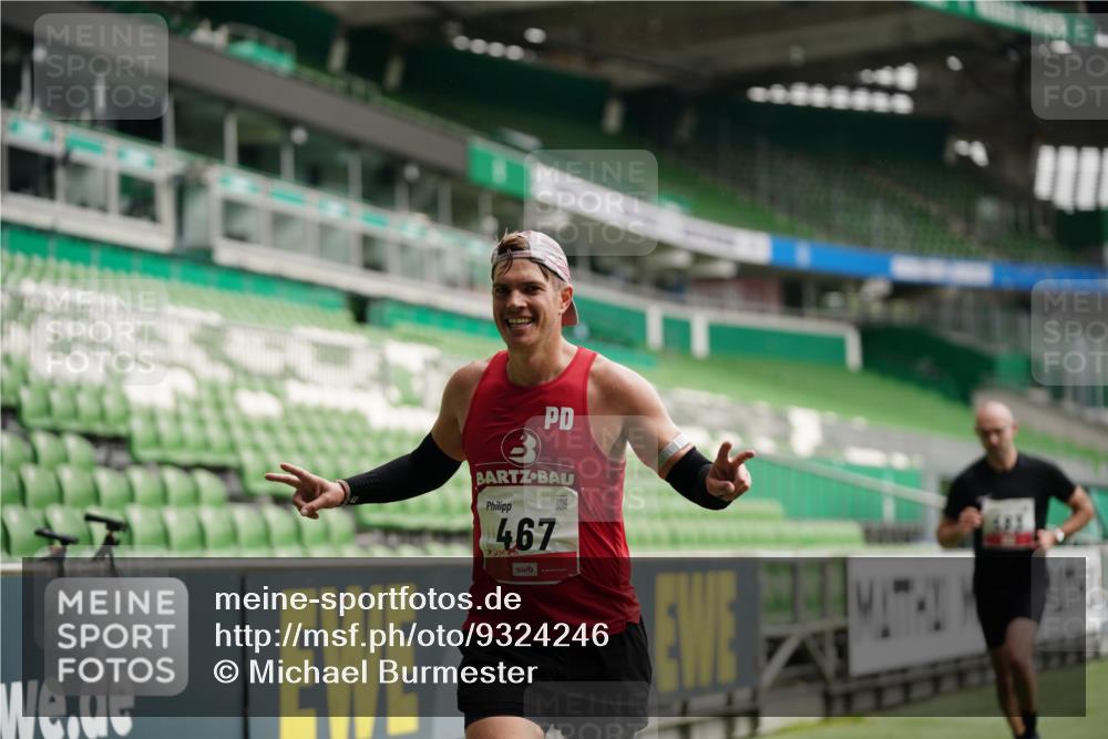 05.10.2025 - 20. swb-Marathon Bremen Michael Burmester http://msf.ph/oto/9324246 05.10.2025 12:24:08 Laufen im Stadion 291, 467, 583, 681, 691, 1117, 1459, 1587, 1714, 44, 1363 meine-sportfotos.de