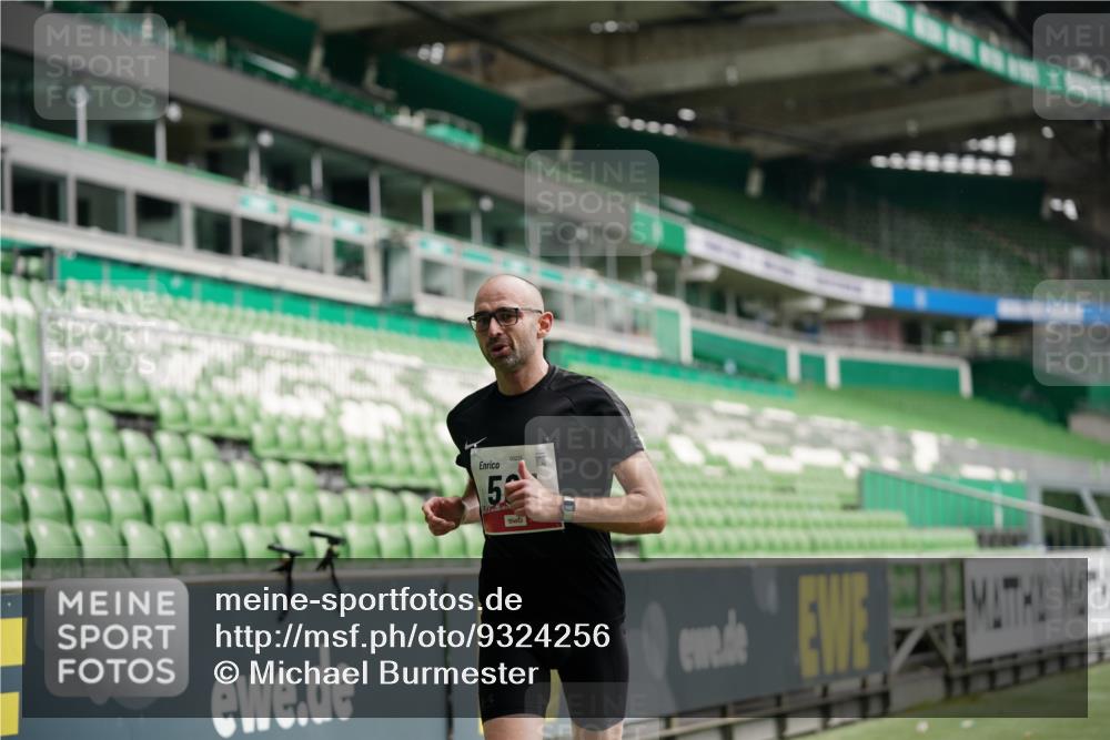 05.10.2025 - 20. swb-Marathon Bremen Michael Burmester http://msf.ph/oto/9324256 05.10.2025 12:24:11 Laufen im Stadion 467, 583, 681, 691, 1117, 1459, 1587, 1714, 44, 291, 1363 meine-sportfotos.de