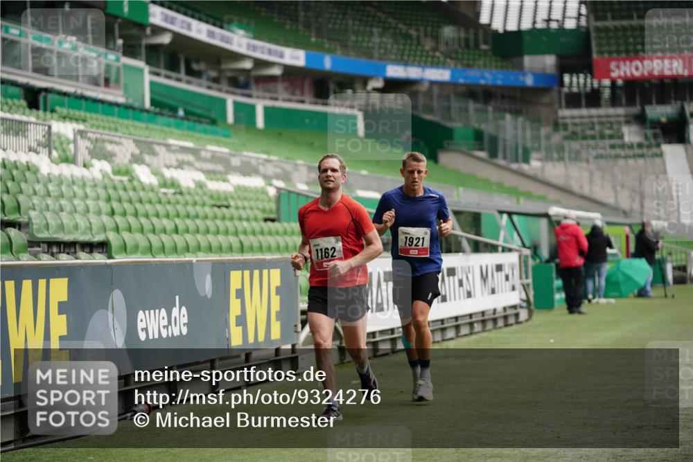 05.10.2025 - 20. swb-Marathon Bremen Michael Burmester http://msf.ph/oto/9324276 05.10.2025 12:25:00 Laufen im Stadion 1162, 1289, 1539, 1921, 467, 583, 1459 meine-sportfotos.de