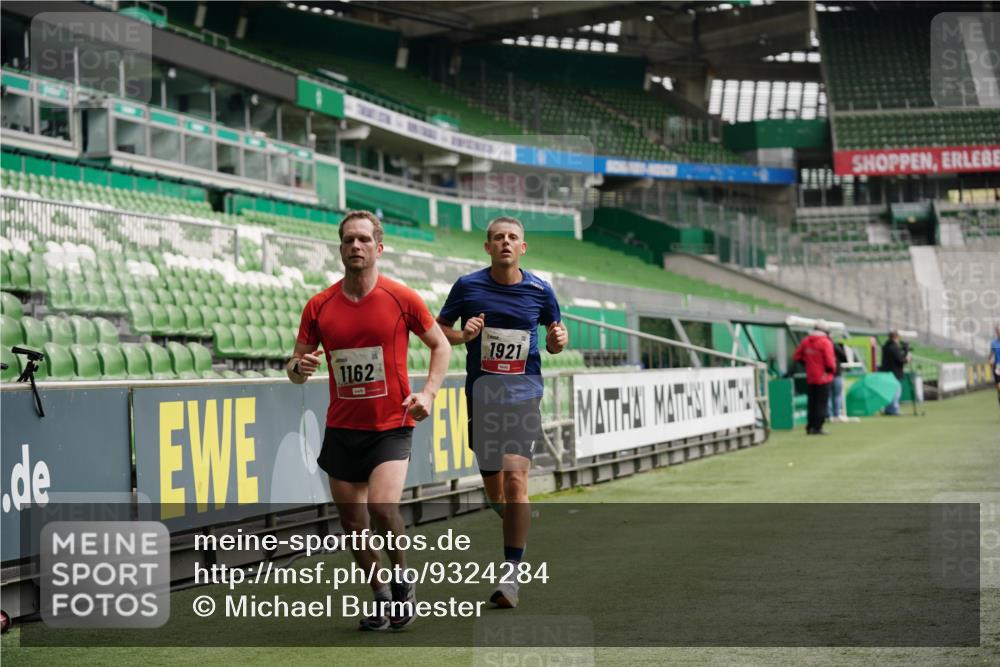 05.10.2025 - 20. swb-Marathon Bremen Michael Burmester http://msf.ph/oto/9324284 05.10.2025 12:25:02 Laufen im Stadion 1162, 1289, 1539, 1921, 467, 583, 1459 meine-sportfotos.de