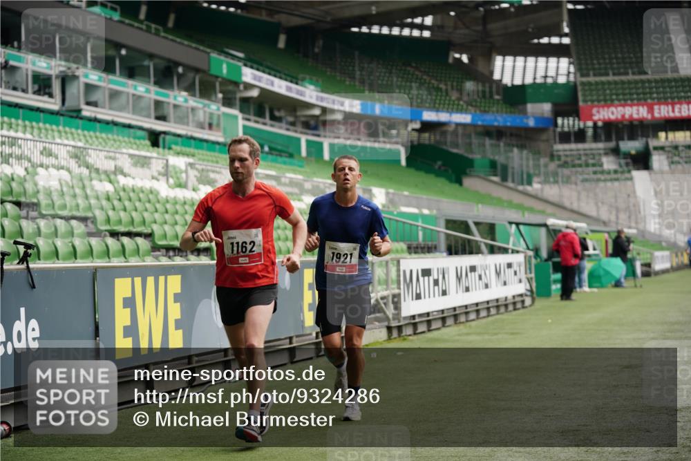 05.10.2025 - 20. swb-Marathon Bremen Michael Burmester http://msf.ph/oto/9324286 05.10.2025 12:25:02 Laufen im Stadion 1162, 1289, 1539, 1921, 467, 583, 1459 meine-sportfotos.de