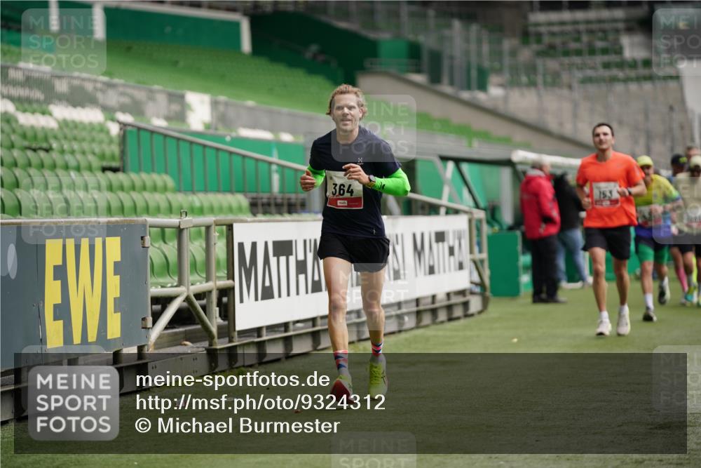 05.10.2025 - 20. swb-Marathon Bremen Michael Burmester http://msf.ph/oto/9324312 05.10.2025 12:25:23 Laufen im Stadion 153, 263, 364, 438, 559, 1068, 1077, 1162, 1289, 1539, 1921 meine-sportfotos.de