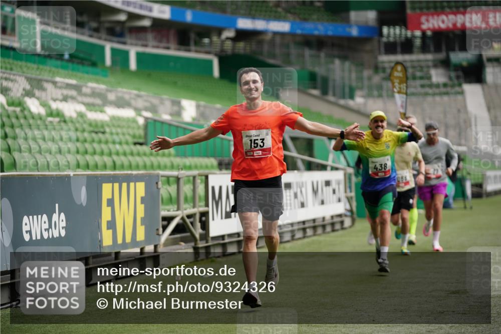 05.10.2025 - 20. swb-Marathon Bremen Michael Burmester http://msf.ph/oto/9324326 05.10.2025 12:25:27 Laufen im Stadion 153, 263, 364, 438, 559, 1068, 1077, 1162, 1289, 1539, 1921, 1539 meine-sportfotos.de