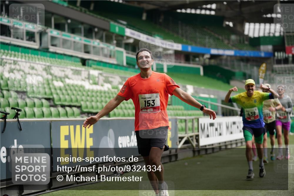 05.10.2025 - 20. swb-Marathon Bremen Michael Burmester http://msf.ph/oto/9324334 05.10.2025 12:25:28 Laufen im Stadion 153, 263, 364, 438, 559, 1068, 1077, 1162, 1289, 1921, 1539 meine-sportfotos.de