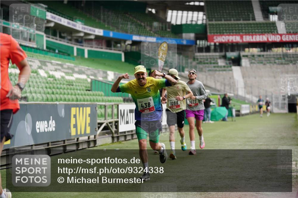 05.10.2025 - 20. swb-Marathon Bremen Michael Burmester http://msf.ph/oto/9324338 05.10.2025 12:25:29 Laufen im Stadion 153, 263, 364, 438, 559, 1068, 1077, 1162, 1289, 1921, 1539 meine-sportfotos.de