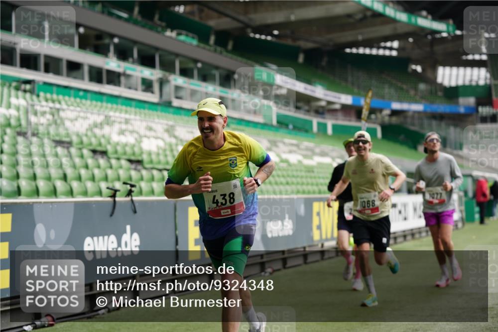 05.10.2025 - 20. swb-Marathon Bremen Michael Burmester http://msf.ph/oto/9324348 05.10.2025 12:25:31 Laufen im Stadion 153, 263, 364, 438, 559, 1068, 1077, 1162, 1289, 1921, 1539 meine-sportfotos.de