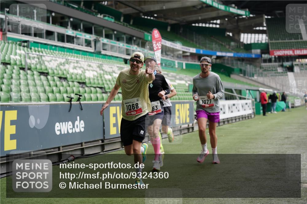 05.10.2025 - 20. swb-Marathon Bremen Michael Burmester http://msf.ph/oto/9324360 05.10.2025 12:25:32 Laufen im Stadion 153, 263, 364, 438, 559, 1068, 1077, 1162, 1289, 1921, 1539 meine-sportfotos.de