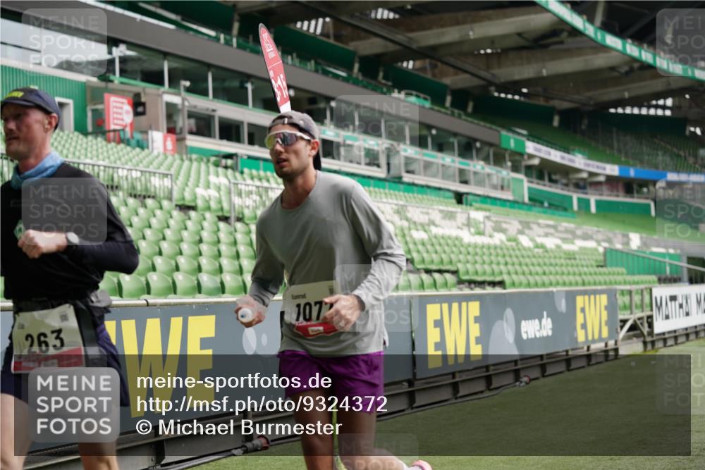 05.10.2025 - 20. swb-Marathon Bremen Michael Burmester http://msf.ph/oto/9324372 05.10.2025 12:25:34 Laufen im Stadion 153, 263, 364, 438, 559, 1068, 1077, 1162, 1289, 1921, 1539 meine-sportfotos.de