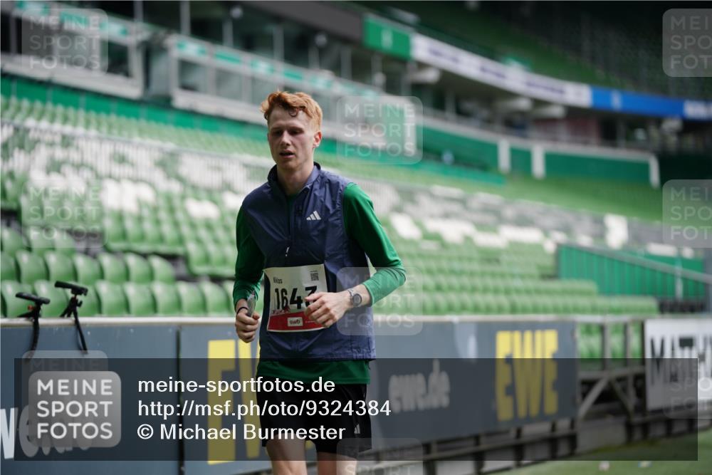 05.10.2025 - 20. swb-Marathon Bremen Michael Burmester http://msf.ph/oto/9324384 05.10.2025 12:25:48 Laufen im Stadion 153, 263, 364, 438, 559, 923, 1068, 1077, 1162, 1289, 1643, 1921 meine-sportfotos.de