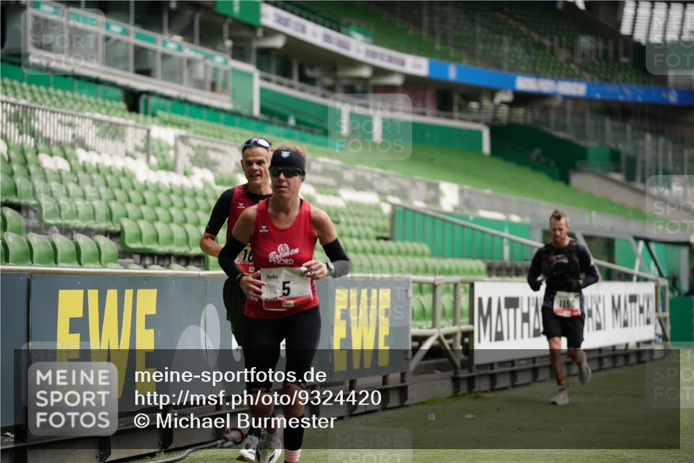 05.10.2025 - 20. swb-Marathon Bremen Michael Burmester http://msf.ph/oto/9324420 05.10.2025 12:26:08 Laufen im Stadion 5, 7, 153, 263, 364, 438, 559, 765, 923, 1068, 1077, 1155, 1618, 1643, 1162, 1289, 1921 meine-sportfotos.de