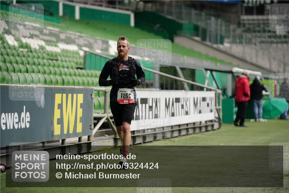 05.10.2025 - 20. swb-Marathon Bremen Michael Burmester http://msf.ph/oto/9324424 05.10.2025 12:26:10 Laufen im Stadion 5, 7, 153, 263, 438, 559, 765, 923, 1068, 1077, 1155, 1618, 1643, 364, 1289, 1921 meine-sportfotos.de