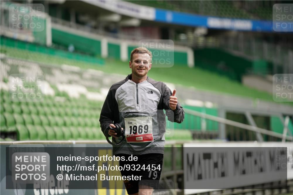 05.10.2025 - 20. swb-Marathon Bremen Michael Burmester http://msf.ph/oto/9324454 05.10.2025 12:26:45 Laufen im Stadion 5, 7, 765, 942, 1155, 1571, 1618, 1700, 1969, 923, 1643 meine-sportfotos.de