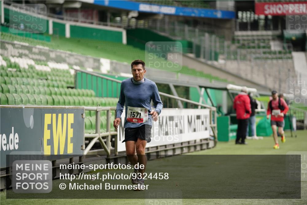 05.10.2025 - 20. swb-Marathon Bremen Michael Burmester http://msf.ph/oto/9324458 05.10.2025 12:26:47 Laufen im Stadion 5, 7, 765, 942, 1155, 1571, 1618, 1700, 1969, 923, 1643 meine-sportfotos.de