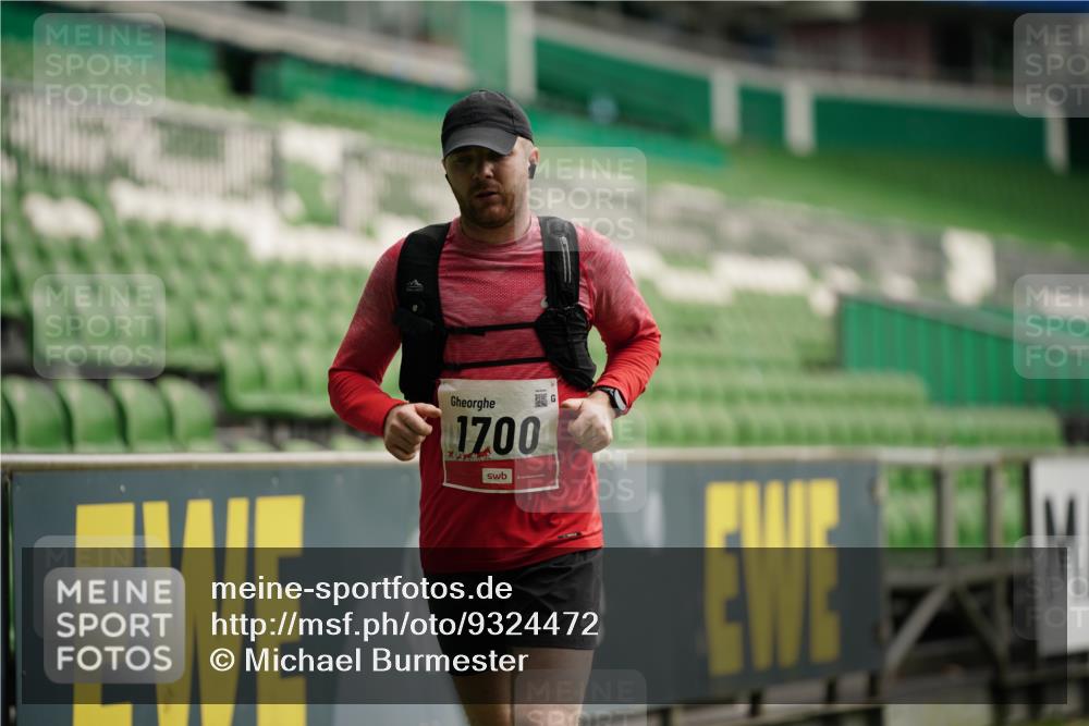 05.10.2025 - 20. swb-Marathon Bremen Michael Burmester http://msf.ph/oto/9324472 05.10.2025 12:26:56 Laufen im Stadion 7, 942, 1155, 1571, 1700, 1969, 5, 765, 923, 1618 meine-sportfotos.de