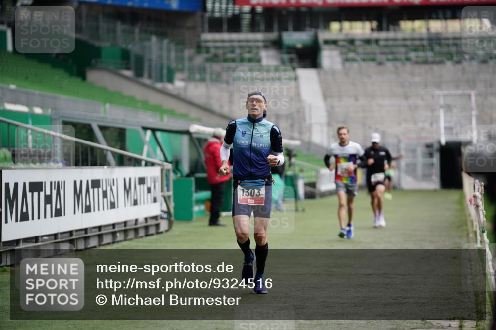 05.10.2025 - 20. swb-Marathon Bremen Michael Burmester http://msf.ph/oto/9324516 05.10.2025 12:27:41 Laufen im Stadion 258, 303, 593, 758, 1303, 1334, 1687, 2175, 1571, 1700, 1969 meine-sportfotos.de