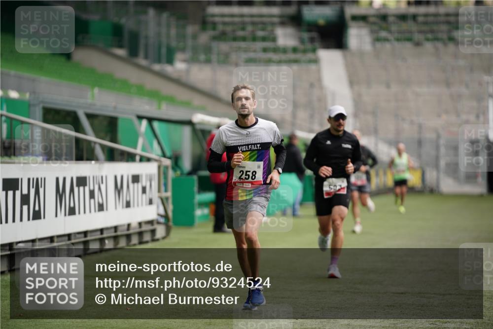 05.10.2025 - 20. swb-Marathon Bremen Michael Burmester http://msf.ph/oto/9324524 05.10.2025 12:27:45 Laufen im Stadion 258, 303, 593, 758, 1303, 1334, 1668, 1687, 2175, 1571, 1700, 1969 meine-sportfotos.de