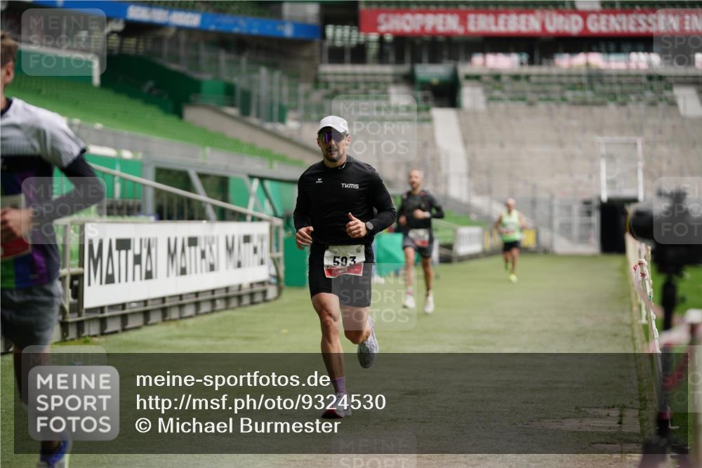 05.10.2025 - 20. swb-Marathon Bremen Michael Burmester http://msf.ph/oto/9324530 05.10.2025 12:27:48 Laufen im Stadion 258, 303, 593, 758, 1249, 1303, 1334, 1668, 1687, 2175, 1571, 1700, 1969 meine-sportfotos.de