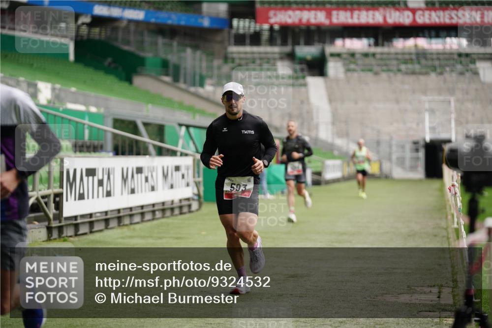 05.10.2025 - 20. swb-Marathon Bremen Michael Burmester http://msf.ph/oto/9324532 05.10.2025 12:27:49 Laufen im Stadion 258, 303, 593, 758, 1249, 1303, 1334, 1668, 1687, 2175, 1571, 1700, 1969 meine-sportfotos.de