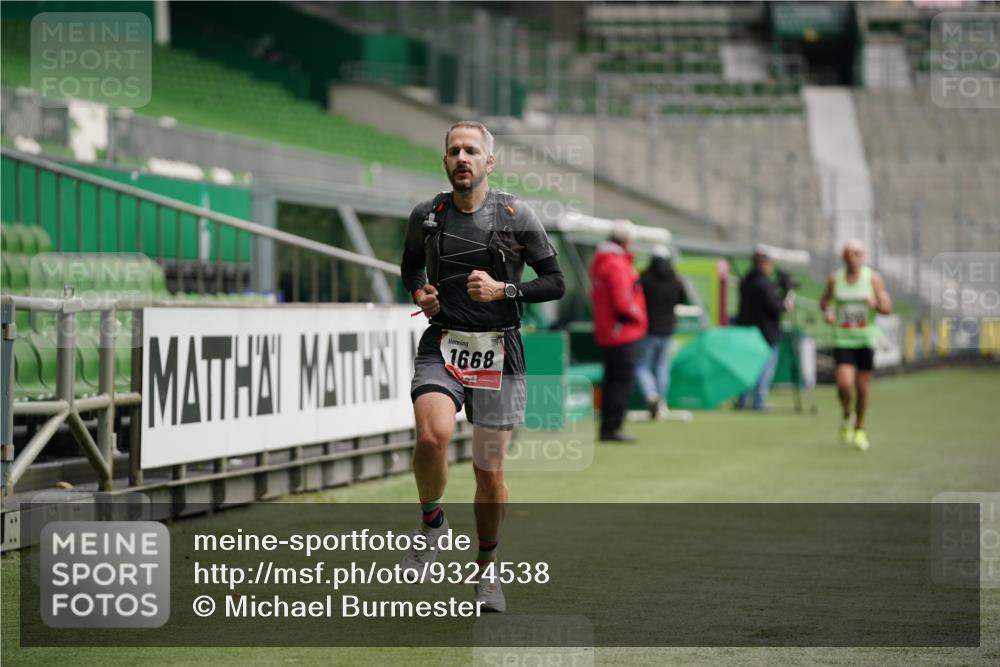 05.10.2025 - 20. swb-Marathon Bremen Michael Burmester http://msf.ph/oto/9324538 05.10.2025 12:27:52 Laufen im Stadion 258, 303, 593, 758, 1249, 1303, 1334, 1668, 1687, 2175, 1700 meine-sportfotos.de